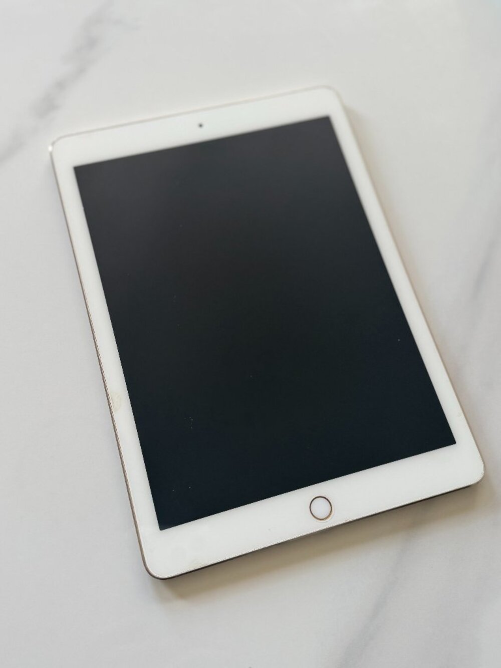 Apple iPad Air 2 With Case Gold Excellent Condition 32 GB